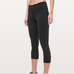 Lululemon Pace Rivals Crops. Black. Size 4.